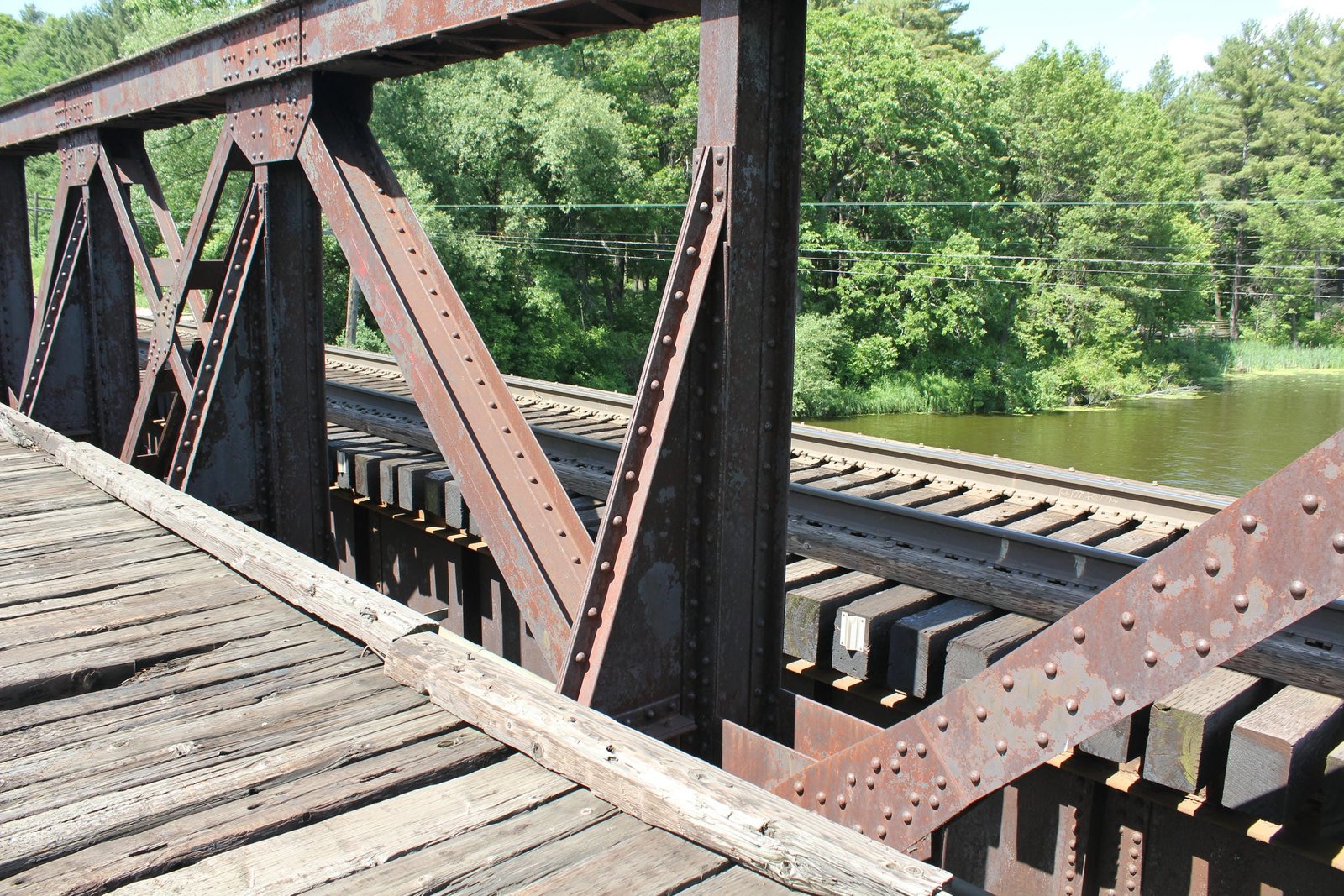 Vertical member, south track